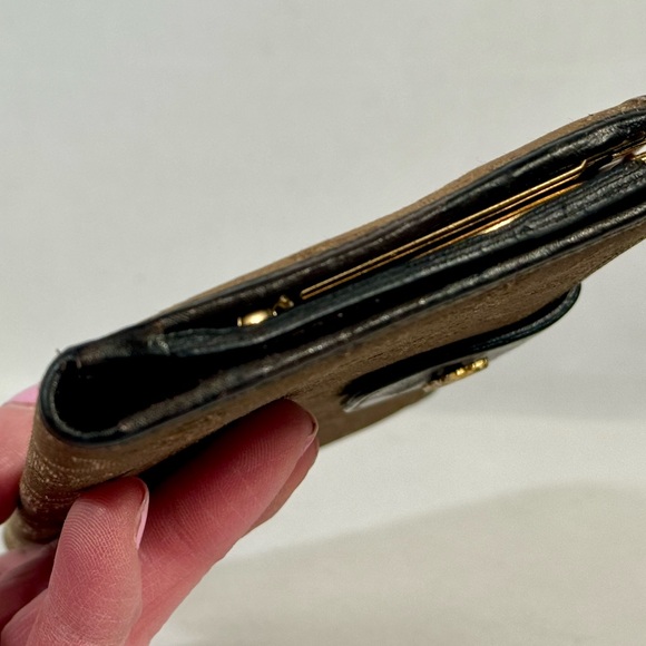 CELINE monogram kiss lock wallet EUC‎ - Picture 5 of 16